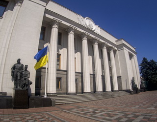 У парламенті зареєстровано законопроект щодо спрощення ввезення пестицидів, не зареєстрованих в Україні